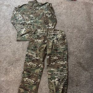 Men's Tactical Camouflage Shirt and Cargo Pants Set - Multicam